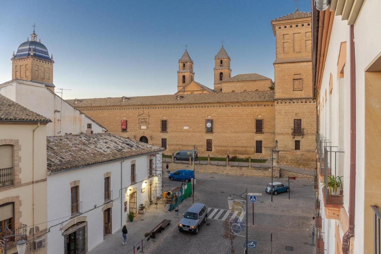 Apartamentos Turisticos Torres De Santiago Úbeda Exterior foto